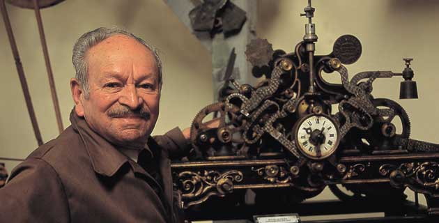 Retrato del Sr. Leonel Olvera en el Museo de Relojería